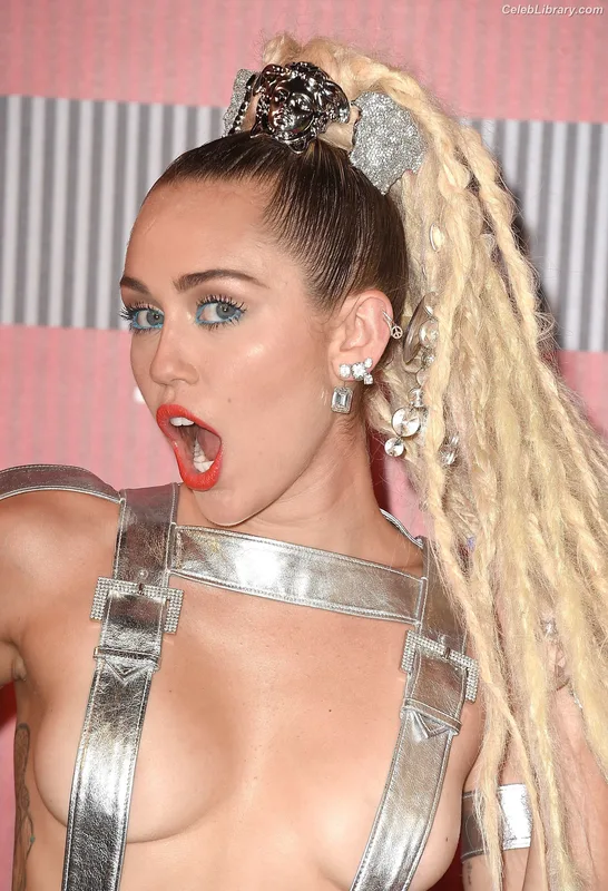 Miley Cyrus photo 18 of 2351