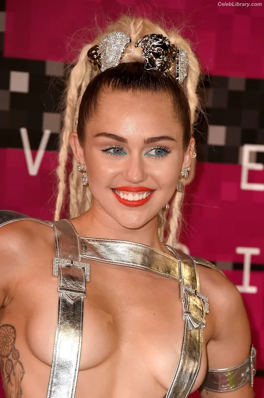 Miley Cyrus photo 22 of 2351