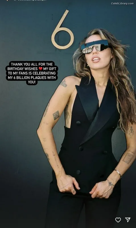 Miley Cyrus photo 10 of 2351