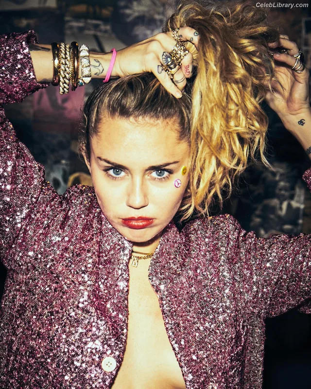 Miley Cyrus photo 17 of 2351
