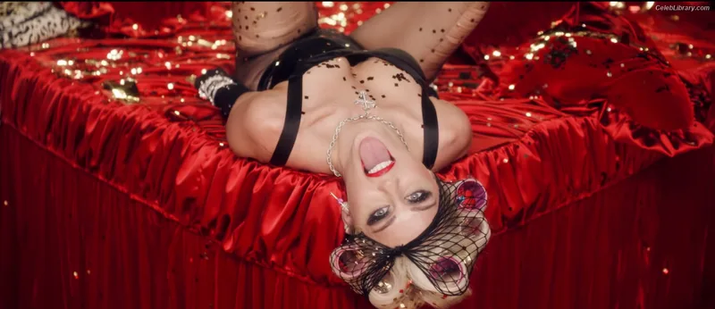 Miley Cyrus photo 12 of 2351