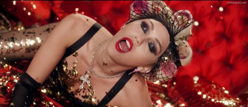 Miley Cyrus photo 15 of 2351