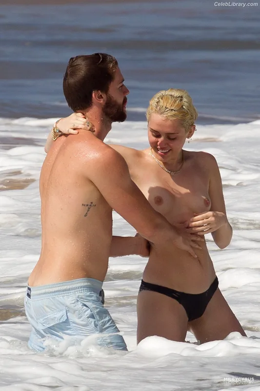 Miley Cyrus photo 6 of 2351