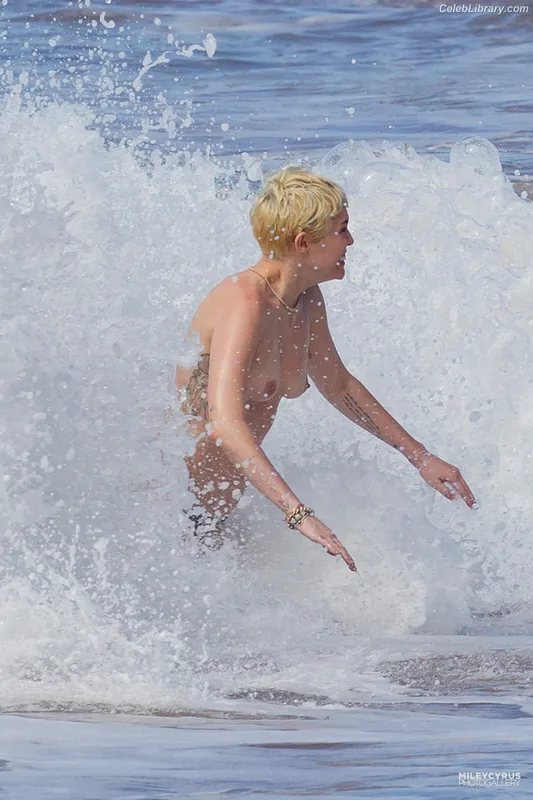 Miley Cyrus photo 10 of 2351