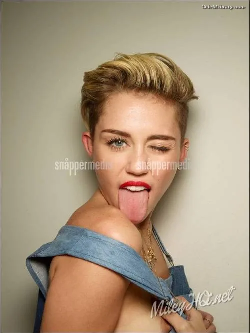 Miley Cyrus photo 8 of 2351