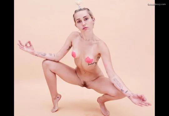 Miley Cyrus photo 8 of 2351
