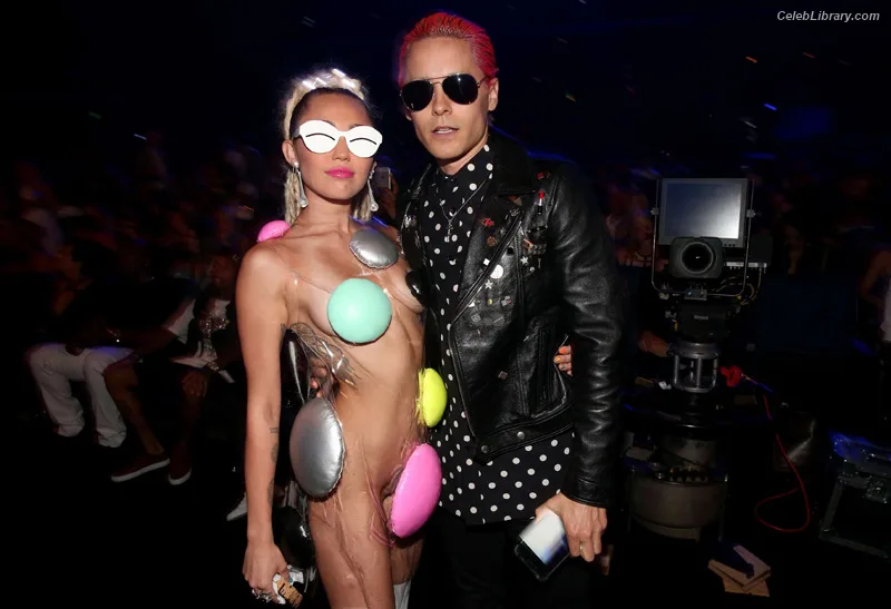 Miley Cyrus photo 19 of 2351
