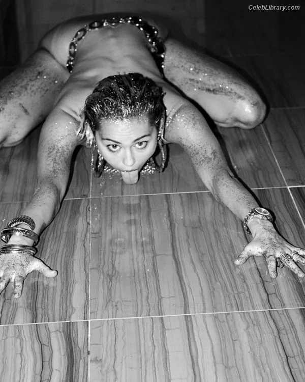 Miley Cyrus photo 16 of 2351