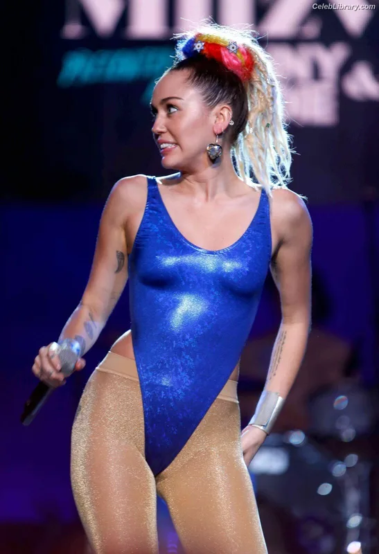 Miley Cyrus photo 23 of 2351