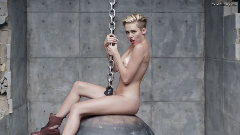 Miley Cyrus photo 5 of 2351