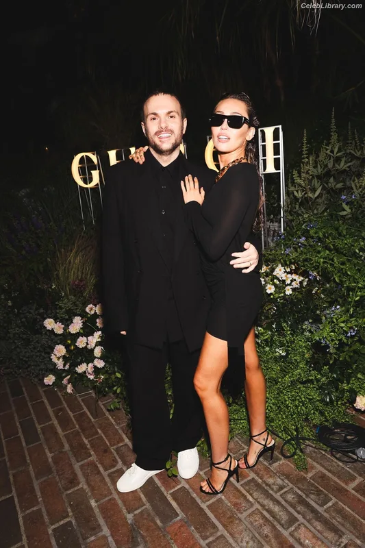 Miley Cyrus photo 8 of 2351