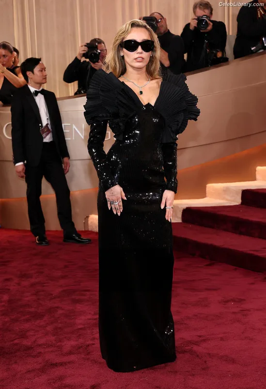 Miley Cyrus photo 17 of 2351