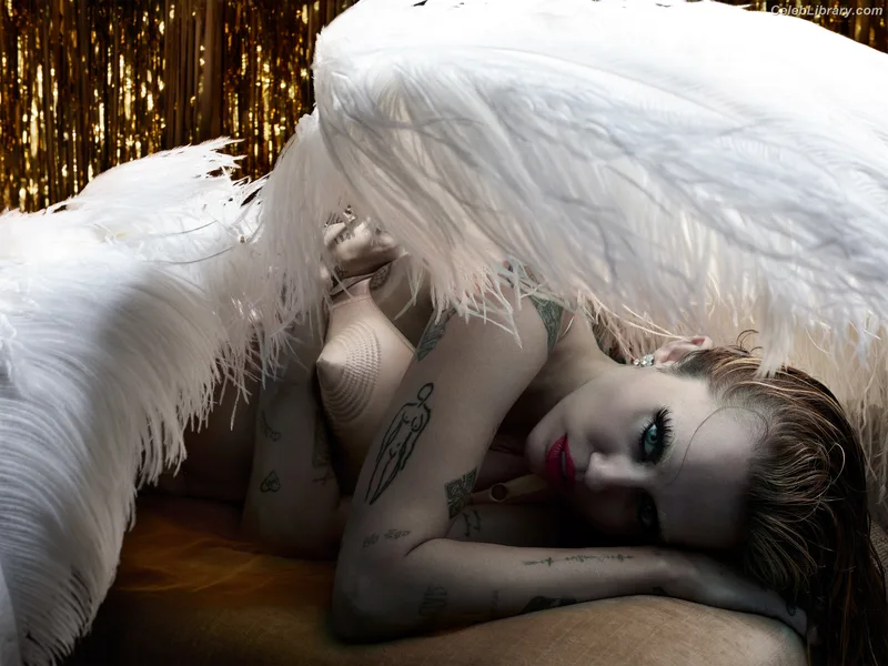 Miley Cyrus photo 11 of 2351