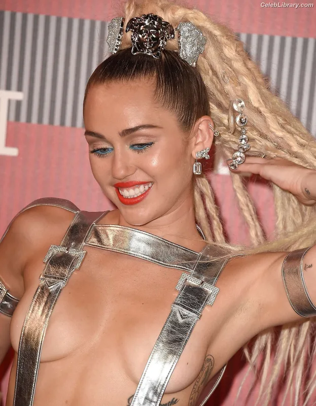 Miley Cyrus photo 5 of 2351