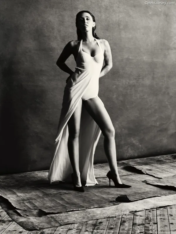 Miley Cyrus photo 17 of 2351