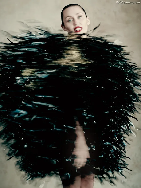 Miley Cyrus photo 22 of 2351