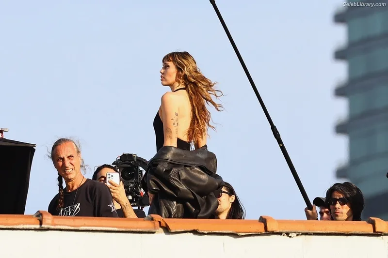 Miley Cyrus photo 3 of 2351