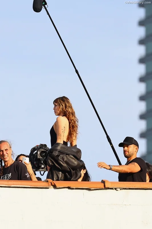 Miley Cyrus photo 5 of 2351