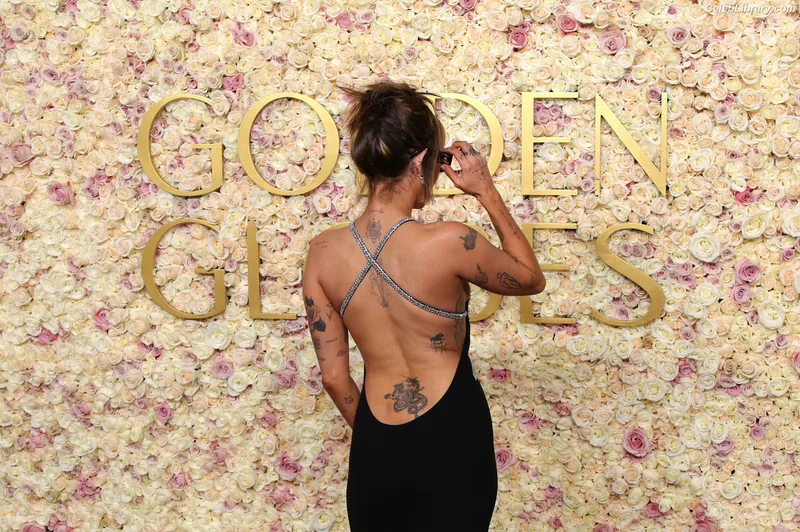 Miley Cyrus photo 7 of 2351