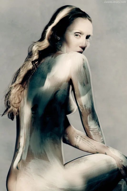 Miley Cyrus photo 19 of 2351