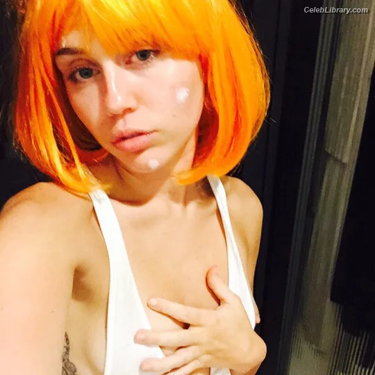 Miley Cyrus photo 10 of 2351