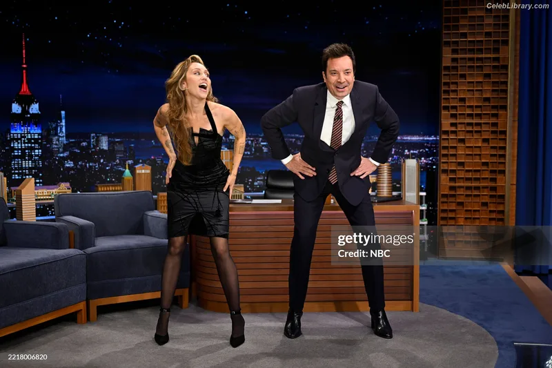 Miley Cyrus photo 15 of 2351