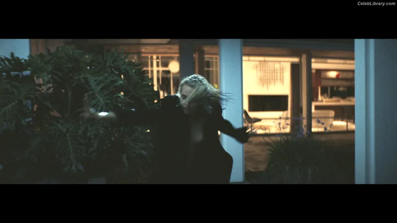 Miley Cyrus photo 13 of 2351