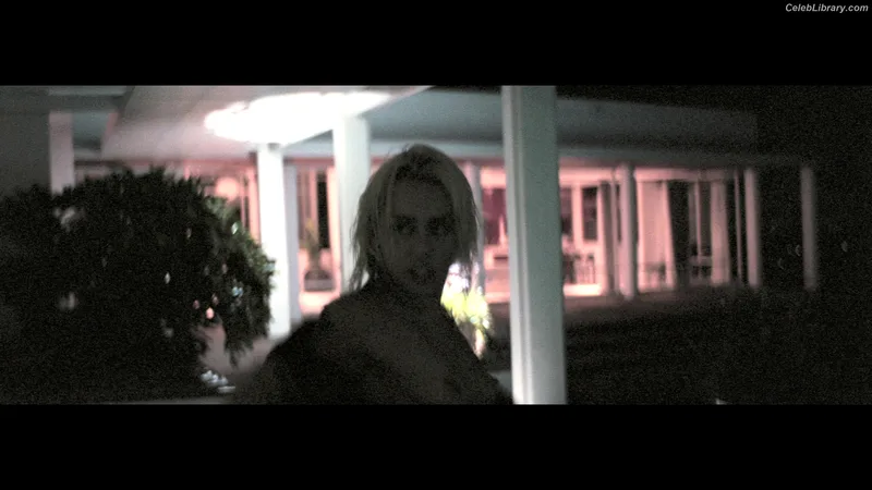 Miley Cyrus photo 15 of 2351