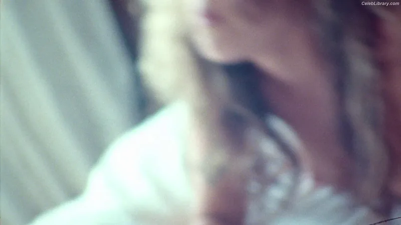 Miley Cyrus photo 3 of 2351