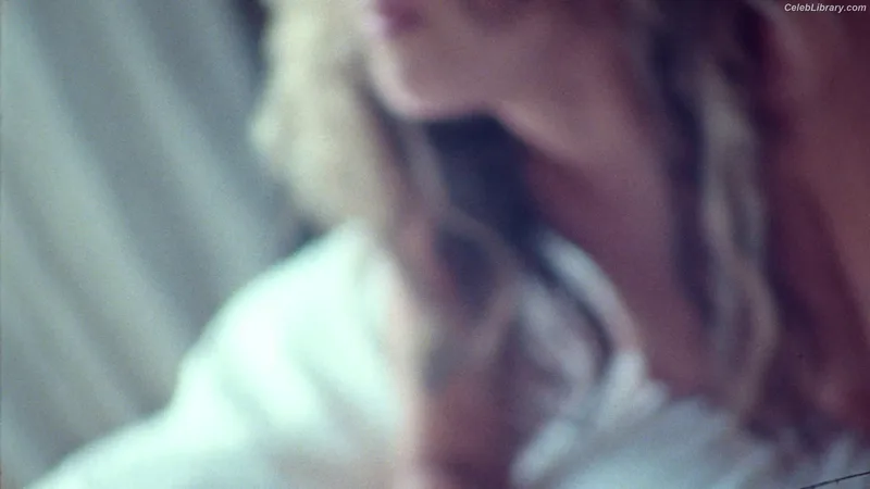 Miley Cyrus photo 4 of 2351