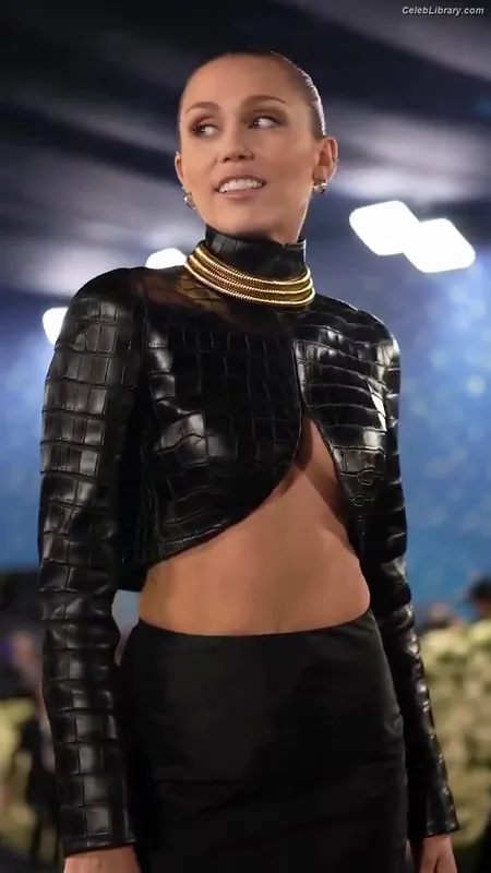 Miley Cyrus photo 10 of 2351