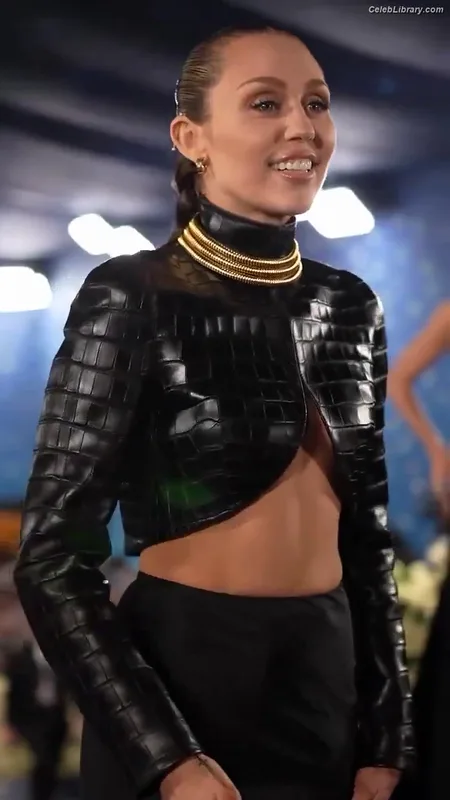 Miley Cyrus photo 15 of 2351