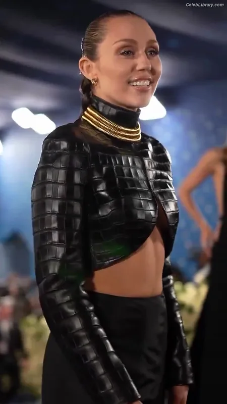 Miley Cyrus photo 16 of 2351