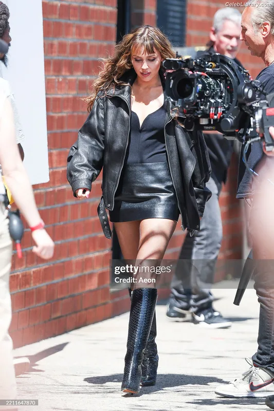 Miley Cyrus photo 3 of 2351