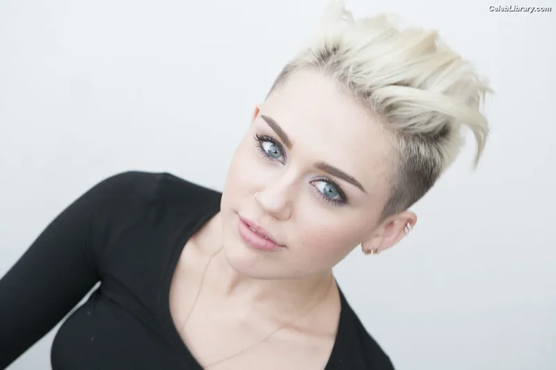 Miley Cyrus photo 15 of 2351