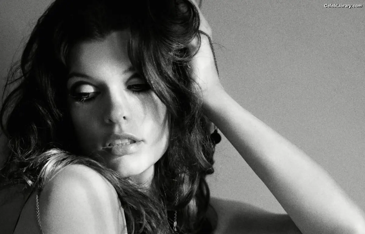 Milla Jovovich photo 18 of 86