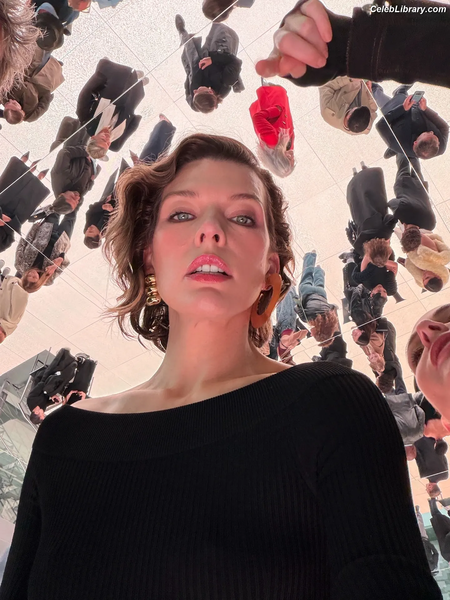 Milla Jovovich photo 21 of 86