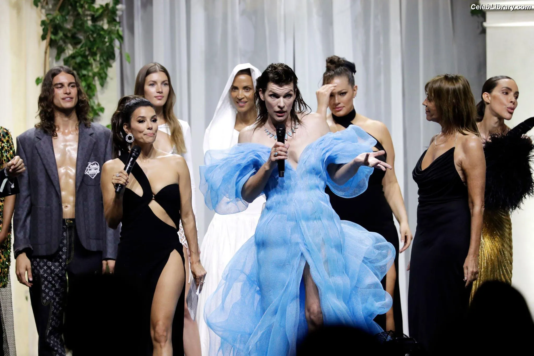 Milla Jovovich photo 6 of 86