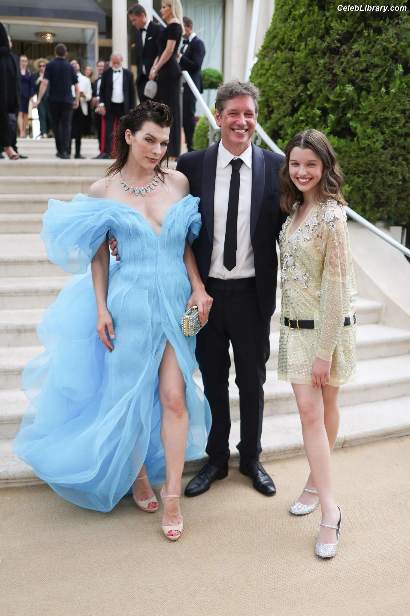 Milla Jovovich photo 13 of 86
