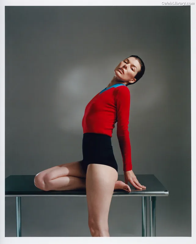 Milla Jovovich photo 2 of 85