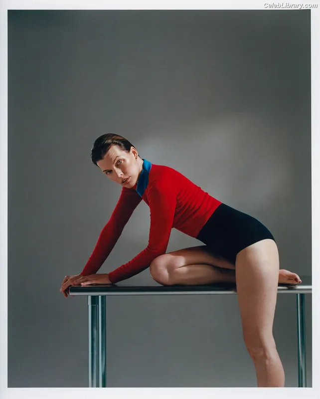 Milla Jovovich photo 3 of 85
