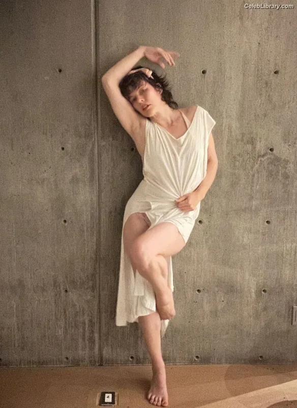 Milla Jovovich photo 15 of 85