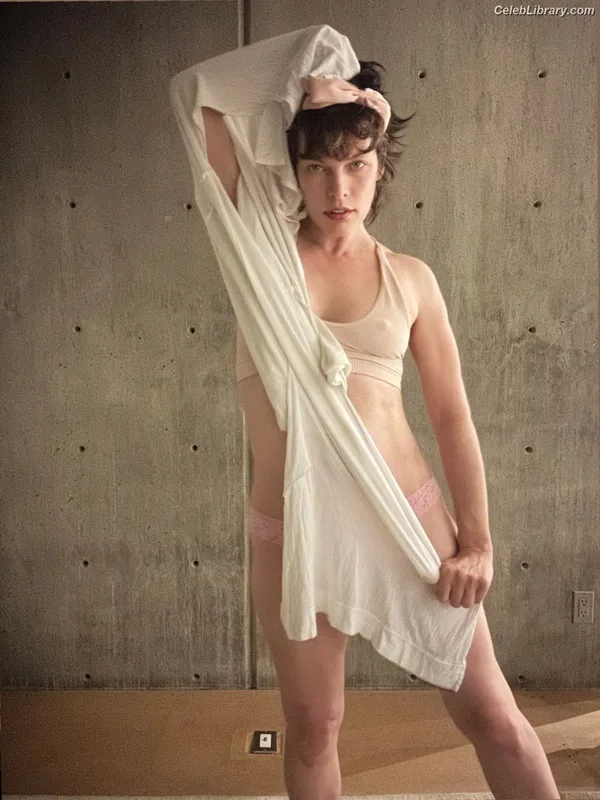 Milla Jovovich photo 16 of 85