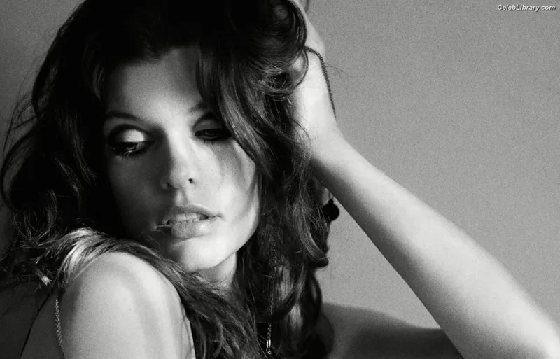Milla Jovovich photo 16 of 85