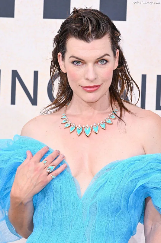 Milla Jovovich photo 16 of 85