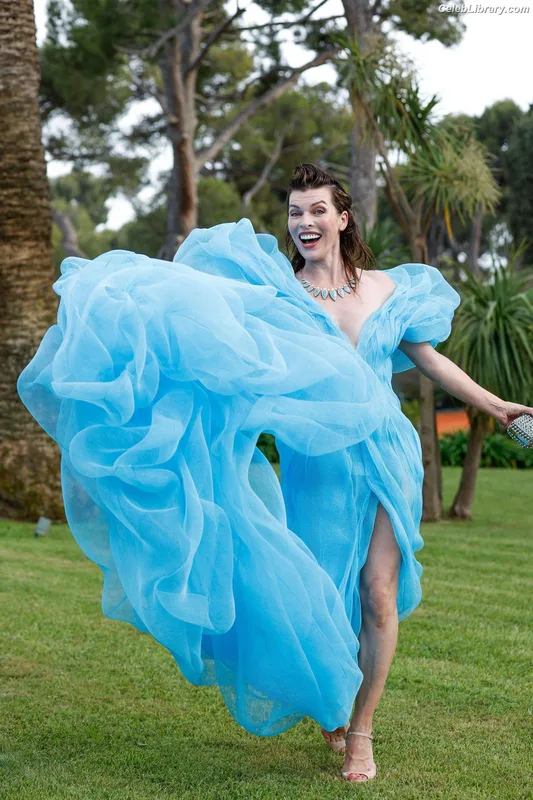 Milla Jovovich photo 22 of 85