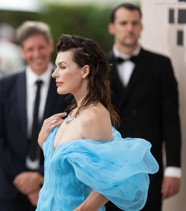 Milla Jovovich photo 5 of 85
