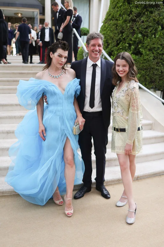 Milla Jovovich photo 11 of 85