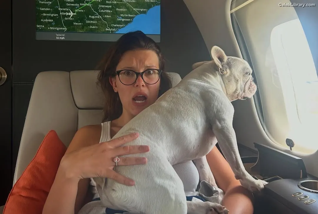 Millie Bobby Brown photo 21 of 4181