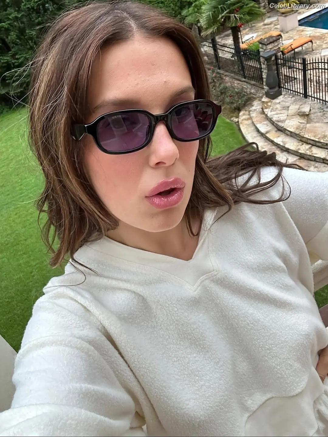 Millie Bobby Brown photo 3 of 4181